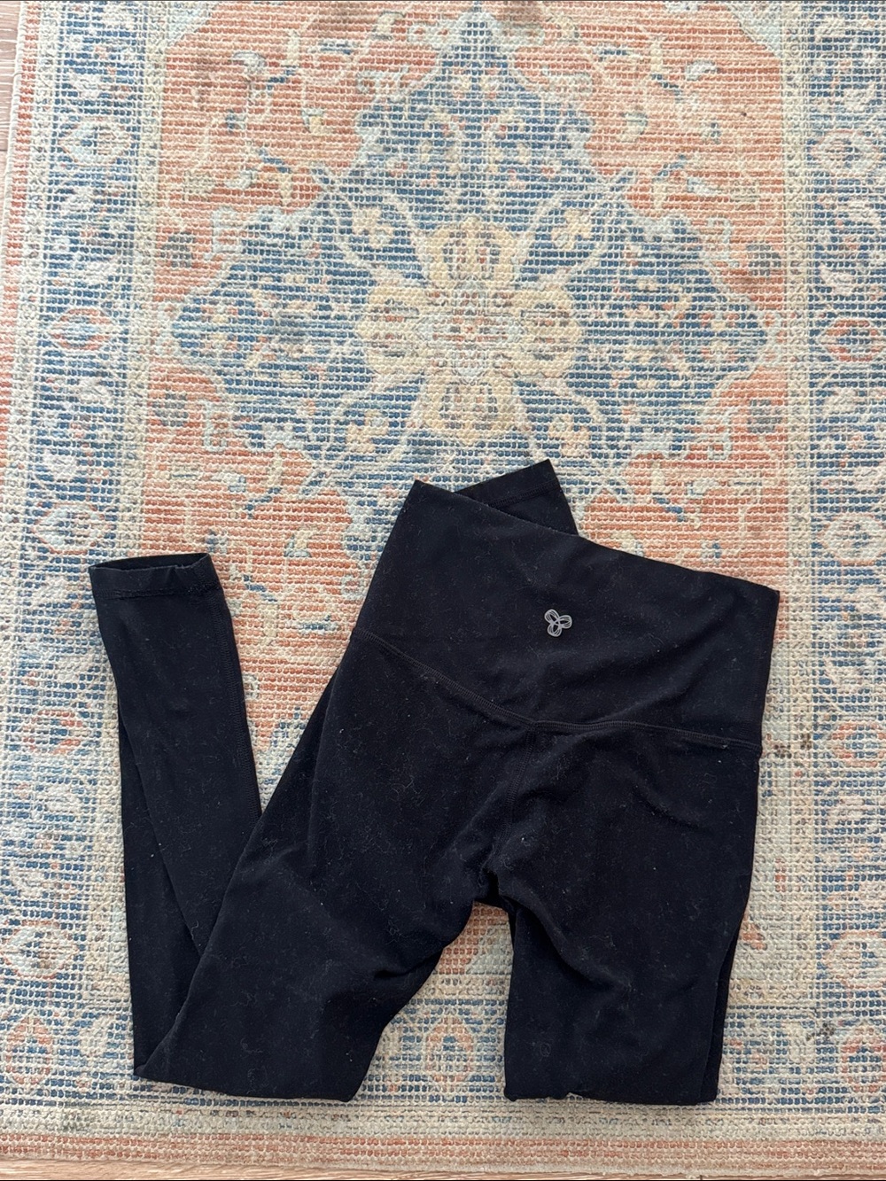 Aritzia Black High-Waist Leggings with Subtle Logo